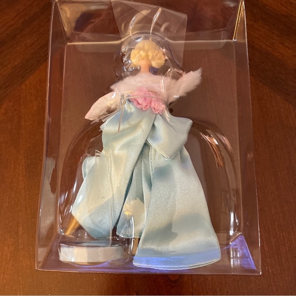 Hallmark Keepsake Delphine Barbie Ornament Fashion Model Collection 2005 - Picture 9 of 11